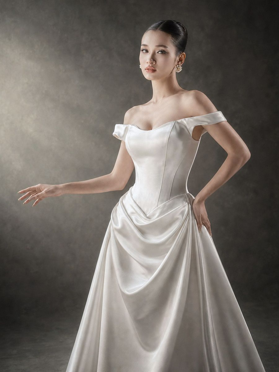 suông satin trễ vai — RTW-30011 · 胡志明市 Vivian Bridal 婚纱