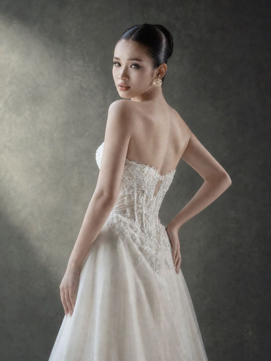 suông ren cúp ngực đính kết kèm tay rời — RTW-30012 · váy cưới tại Vivian Bridal, TP.HCM