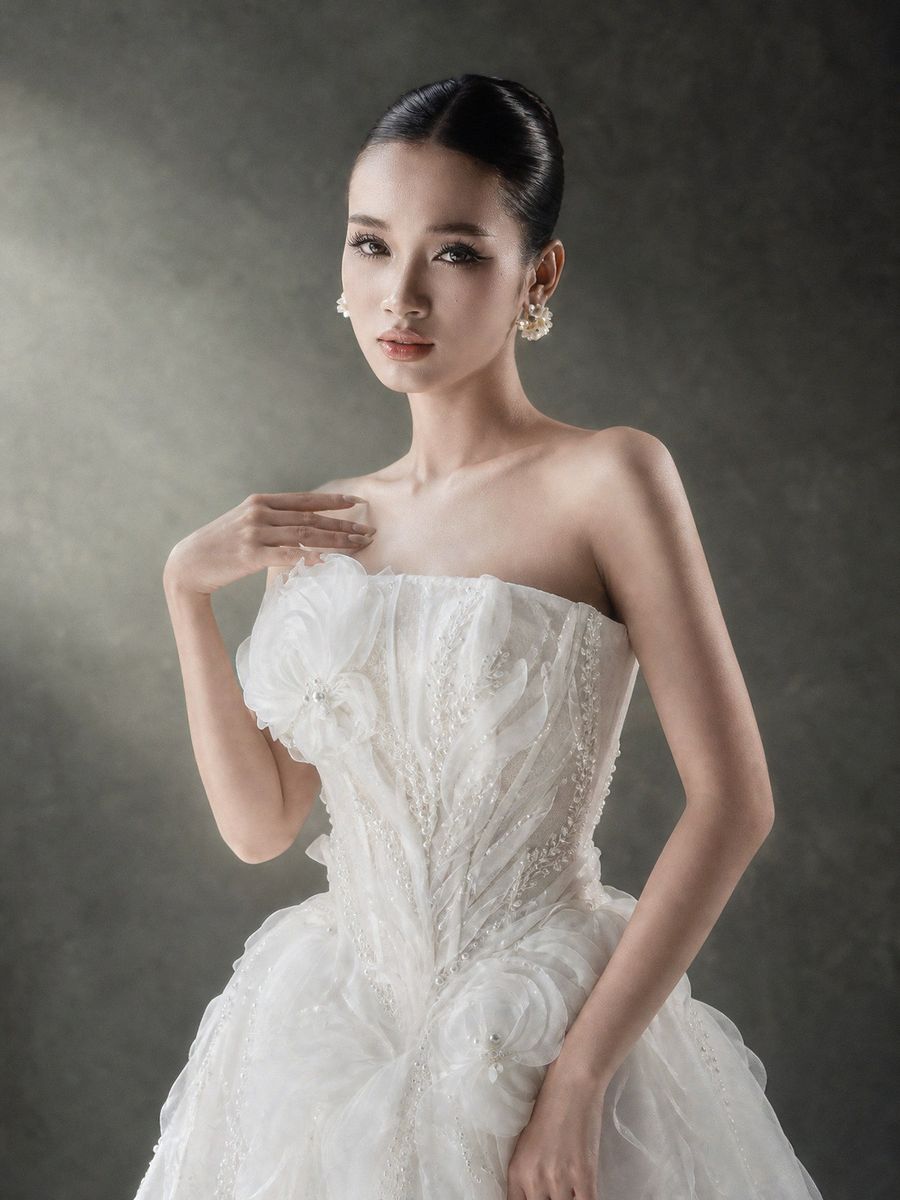 Suông ren đính kết hoa 3D cúp ngực — RTW-30015 · váy cưới tại Vivian Bridal, TP.HCM
