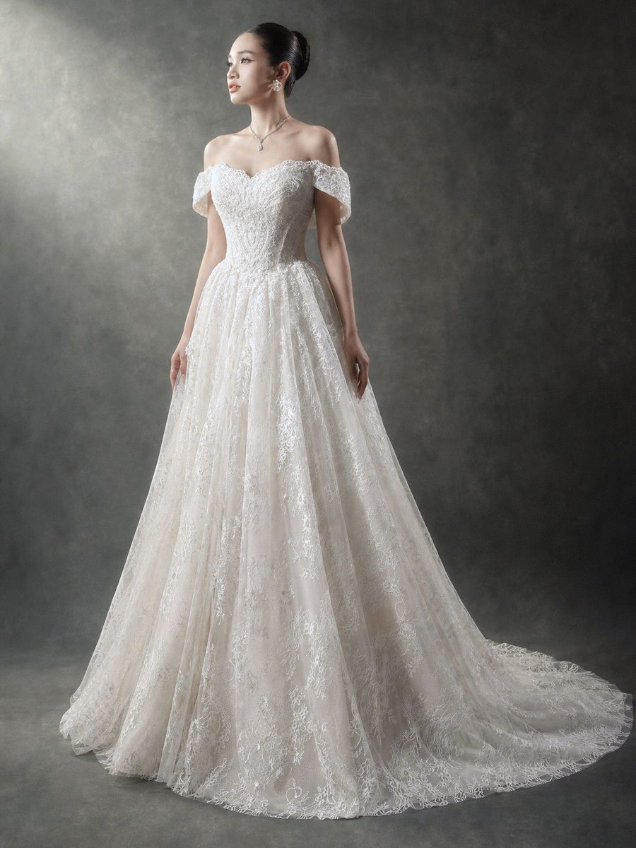suông ren trễ vai đính kết — RTW-30016 · 胡志明市 Vivian Bridal 婚纱