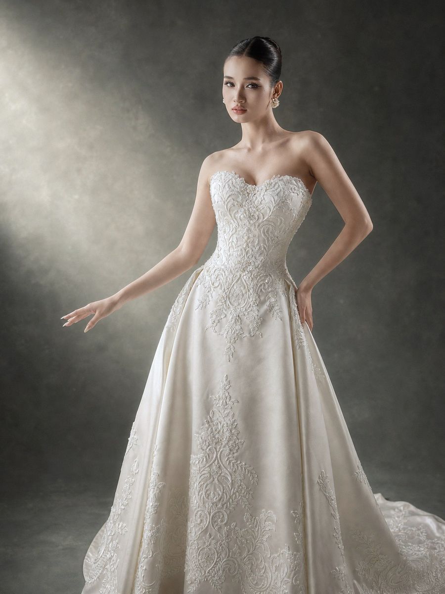 suông satin cúp ngực đính kết — RTW-30019 · váy cưới tại Vivian Bridal, TP.HCM
