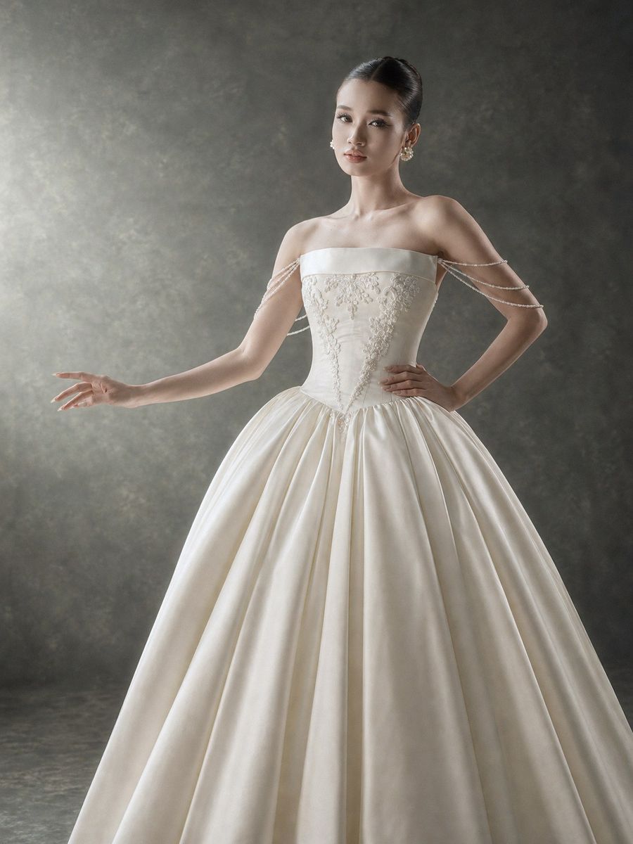 xoè satin cúp ngực ngang màu kem — RTW-70022 · váy cưới tại Vivian Bridal, TP.HCM