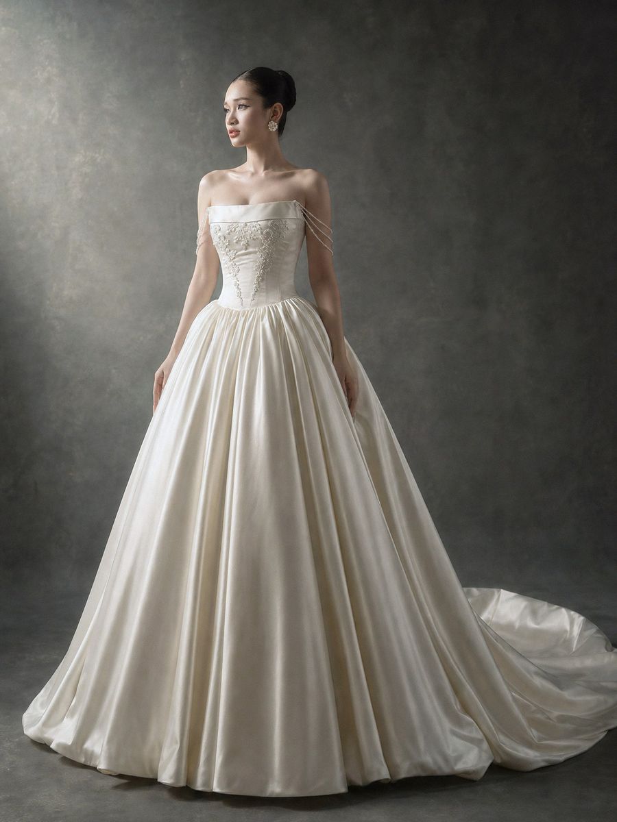 xoè satin cúp ngực ngang màu kem — RTW-70022 · váy cưới tại Vivian Bridal, TP.HCM