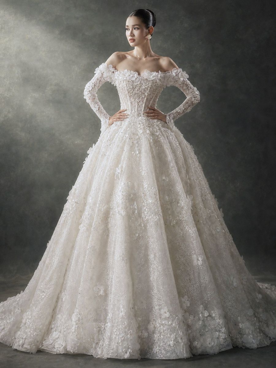 xoè ren cúp ngực — RTW-70025 · 胡志明市 Vivian Bridal 婚纱
