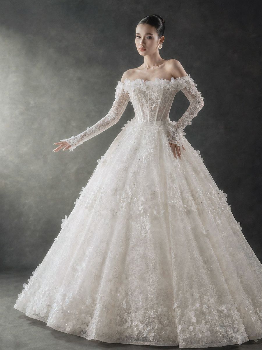 xoè ren cúp ngực — RTW-70025 · 胡志明市 Vivian Bridal 婚纱