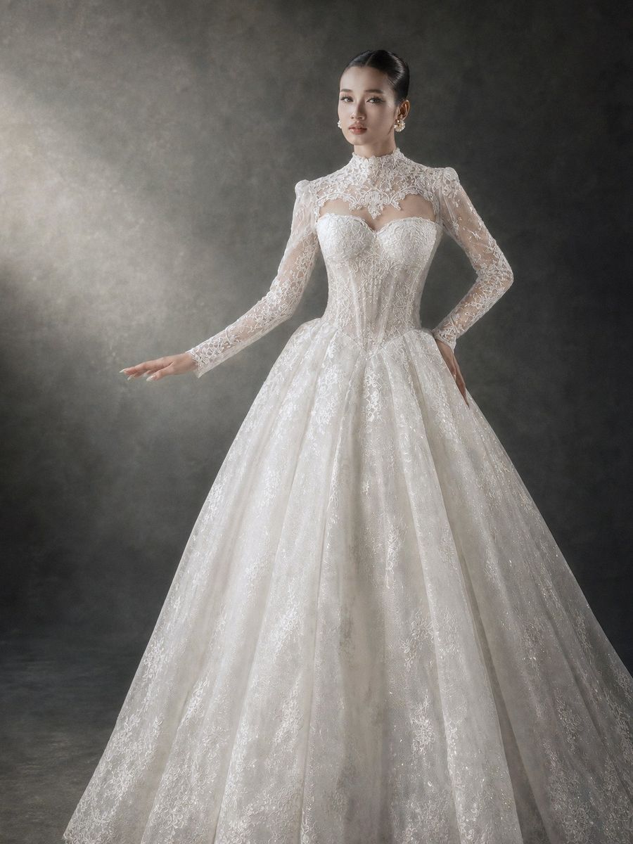 xoè ren cúp ngực hoặc tay dài — RTW-70026 · váy cưới tại Vivian Bridal, TP.HCM