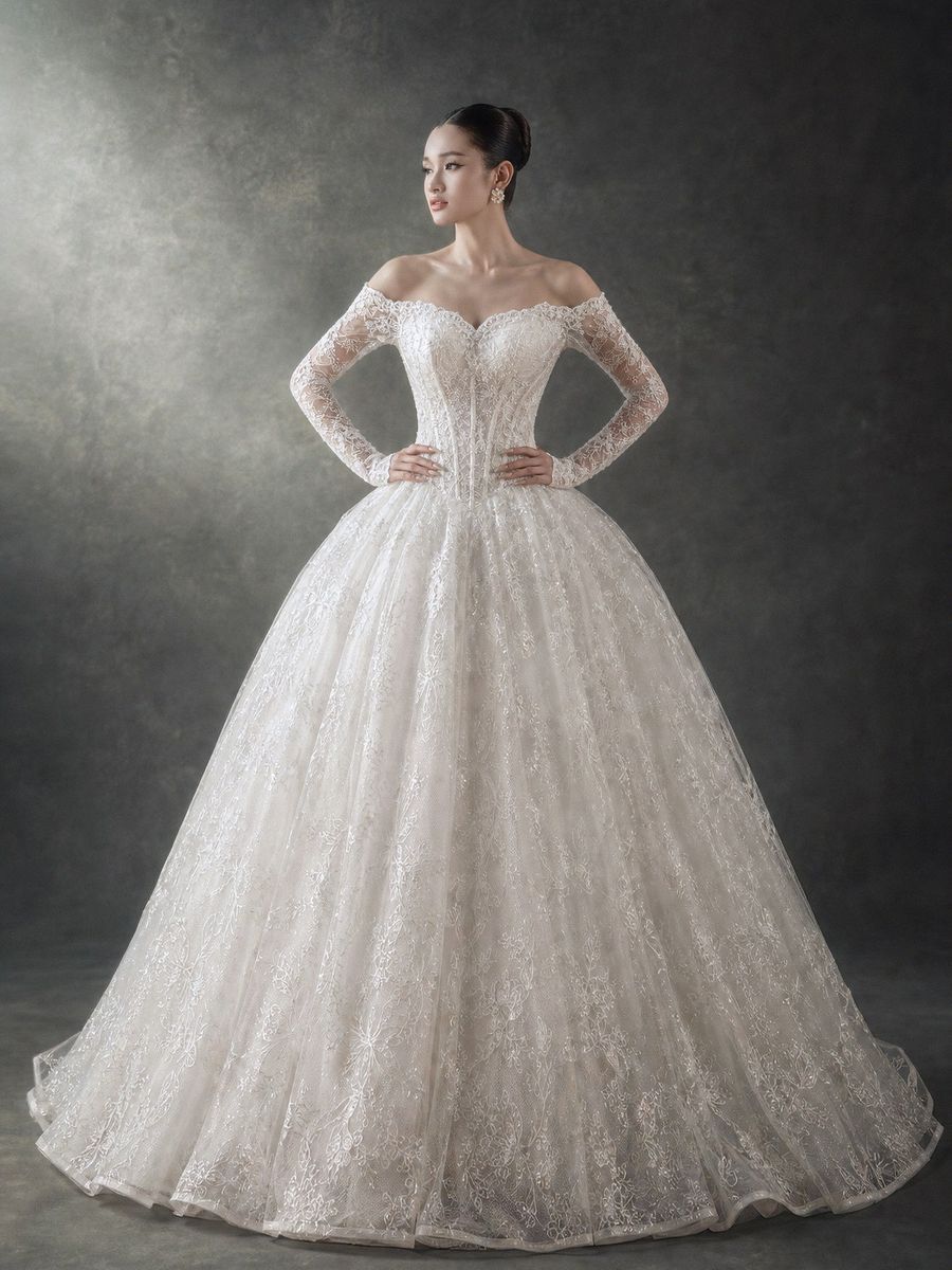 xoè ren hoa tay dài — RTW-70027 · 胡志明市 Vivian Bridal 婚纱