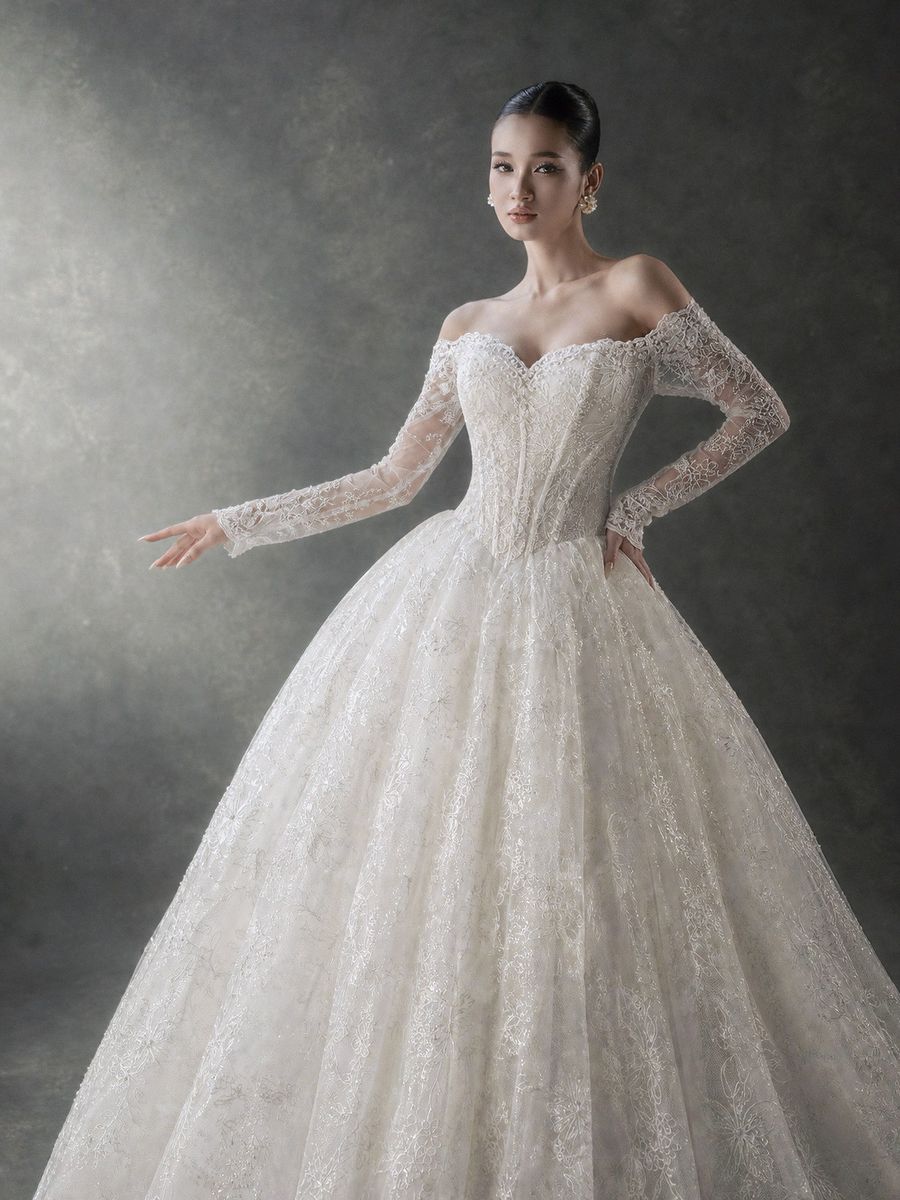 xoè ren hoa tay dài — RTW-70027 · 胡志明市 Vivian Bridal 婚纱