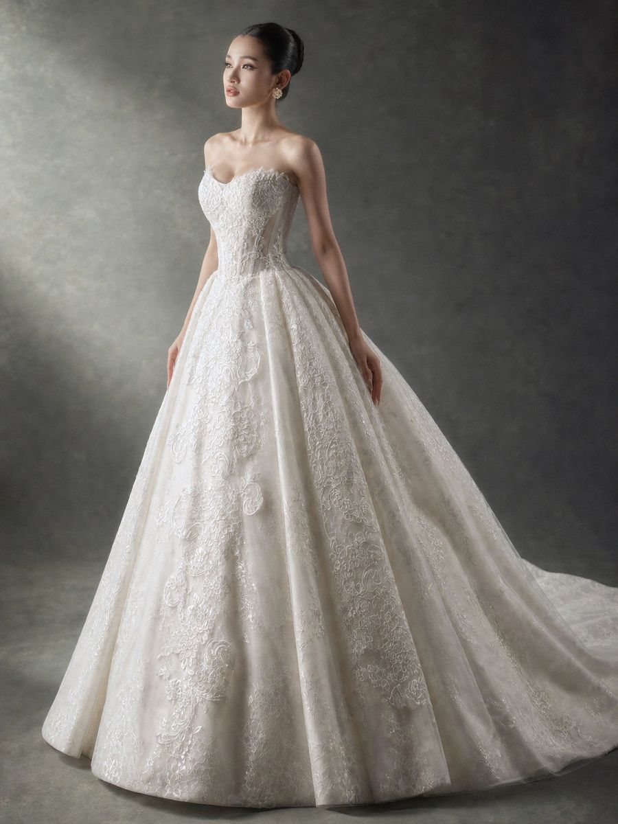 Xoè ren hoa cúp ngực — RTW-70028 · váy cưới tại Vivian Bridal, TP.HCM