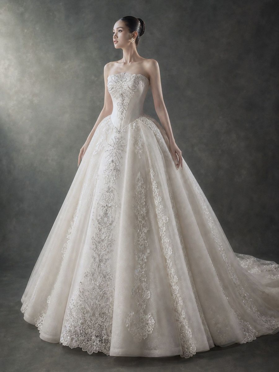 Xoè vi tính cúp ngực đính kết — RTW-70030 · váy cưới tại Vivian Bridal, TP.HCM