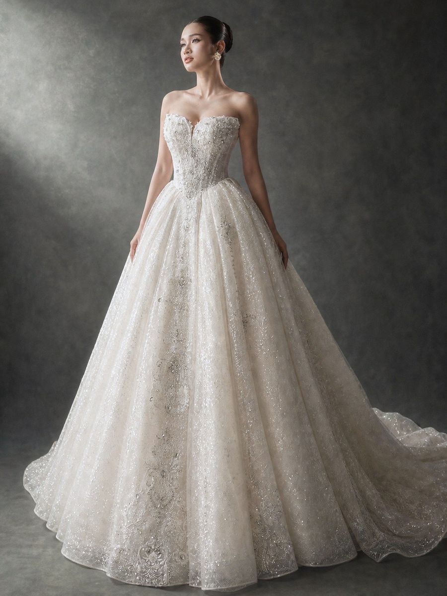 Xoè vi tính cúp ngực đính đá — RTW-70031 · váy cưới tại Vivian Bridal, TP.HCM