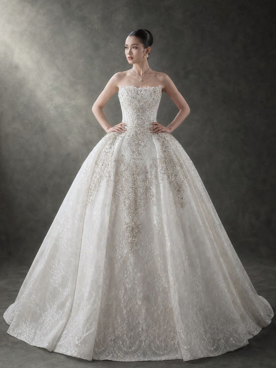 Xoè ren cúp ngực đính đá — RTW-70032 · váy cưới tại Vivian Bridal, TP.HCM