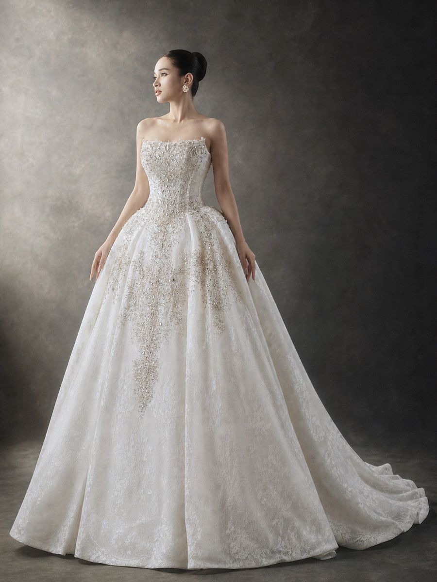 Xoè ren cúp ngực đính đá — RTW-70032 · váy cưới tại Vivian Bridal, TP.HCM