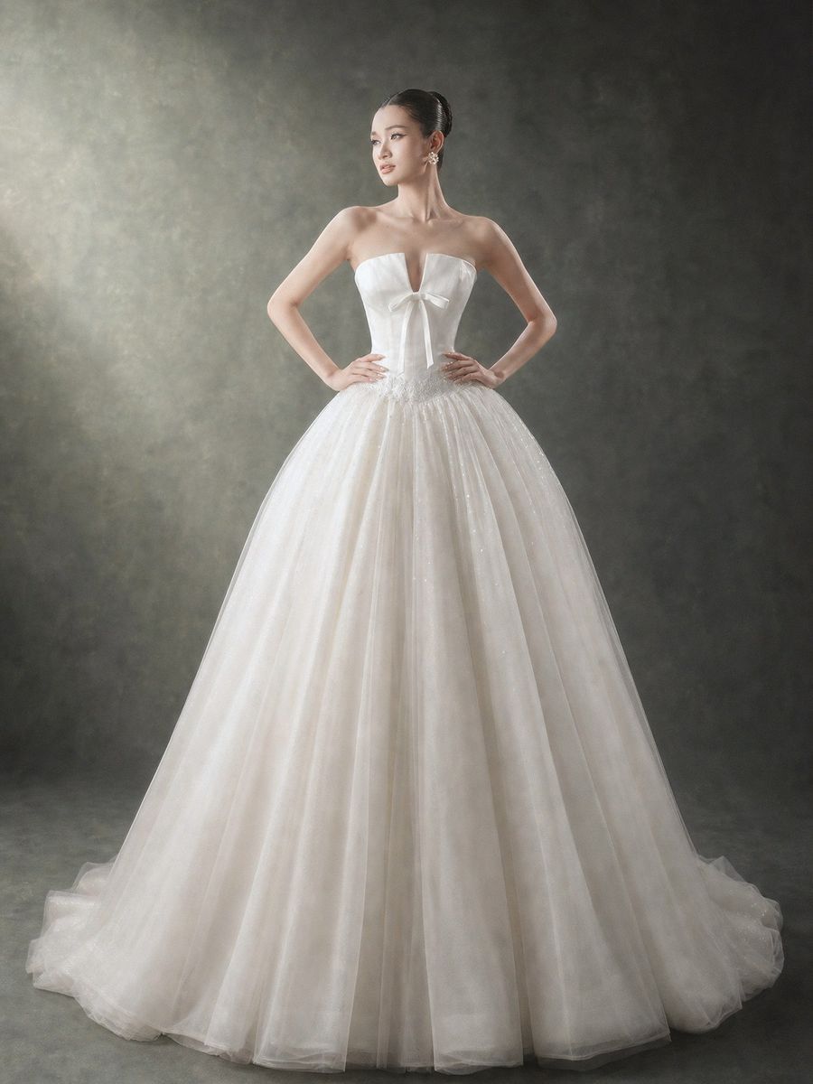 xoè voan cúp ngực phi đính kết — RTW-70036 · váy cưới tại Vivian Bridal, TP.HCM