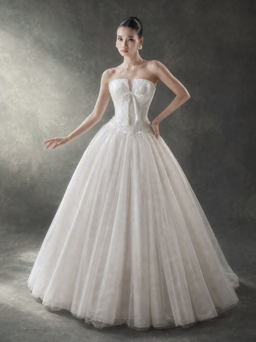 xoè voan cúp ngực phi đính kết — RTW-70036 · váy cưới tại Vivian Bridal, TP.HCM