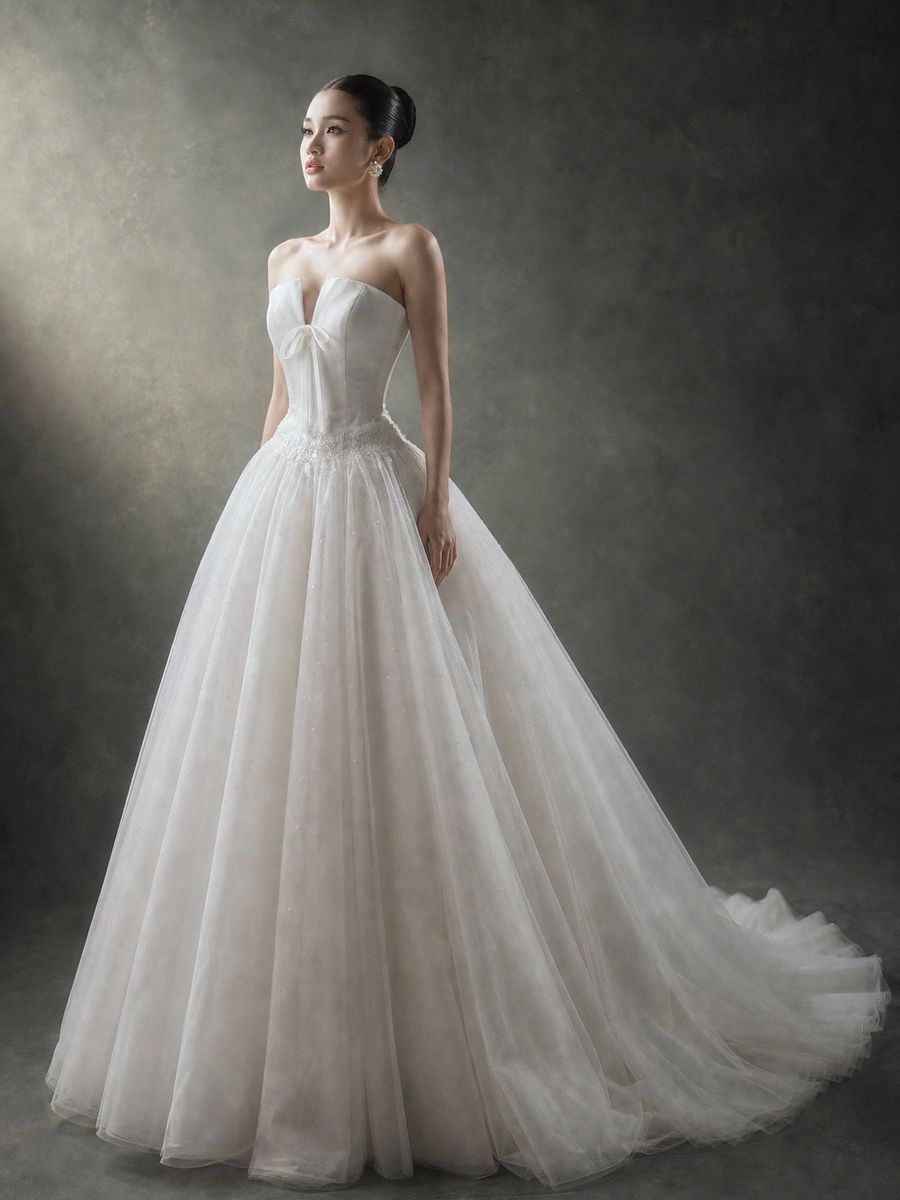 xoè voan cúp ngực phi đính kết — RTW-70036 · váy cưới tại Vivian Bridal, TP.HCM