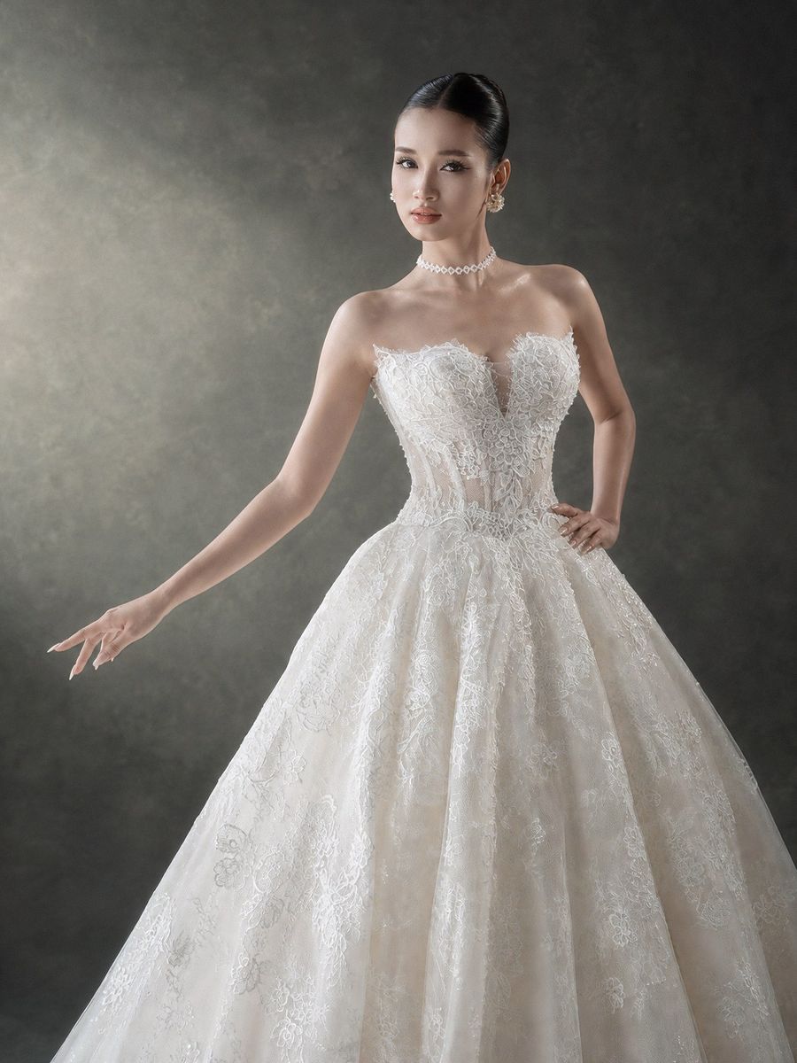 xoè ren cúp ngực nude — RTW-90001 · váy cưới tại Vivian Bridal, TP.HCM