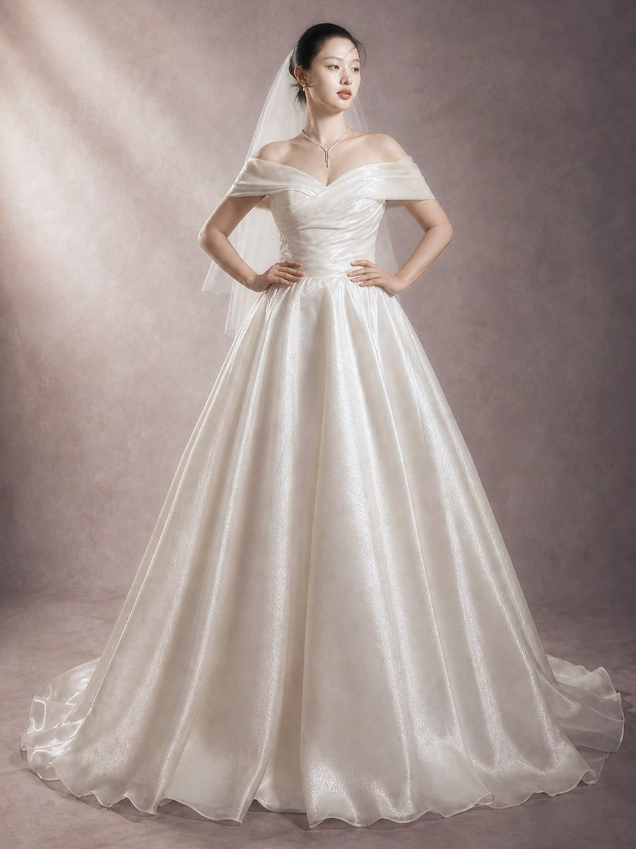 suông voan trễ vai — BZ-30003 · váy cưới tại Vivian Bridal, TP.HCM
