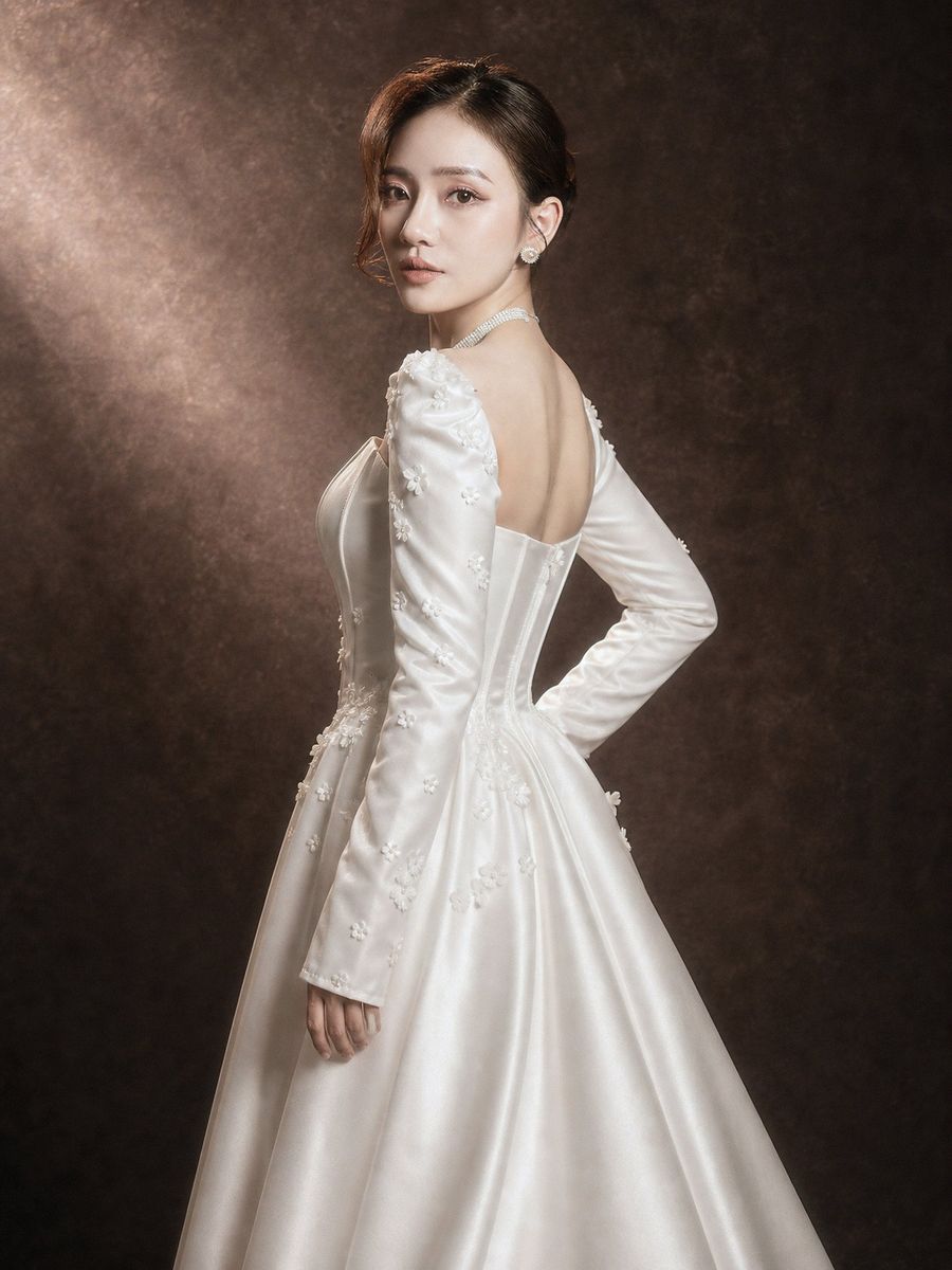 suông phi tay dài đính hoa — BZ-30005 · váy cưới tại Vivian Bridal, TP.HCM
