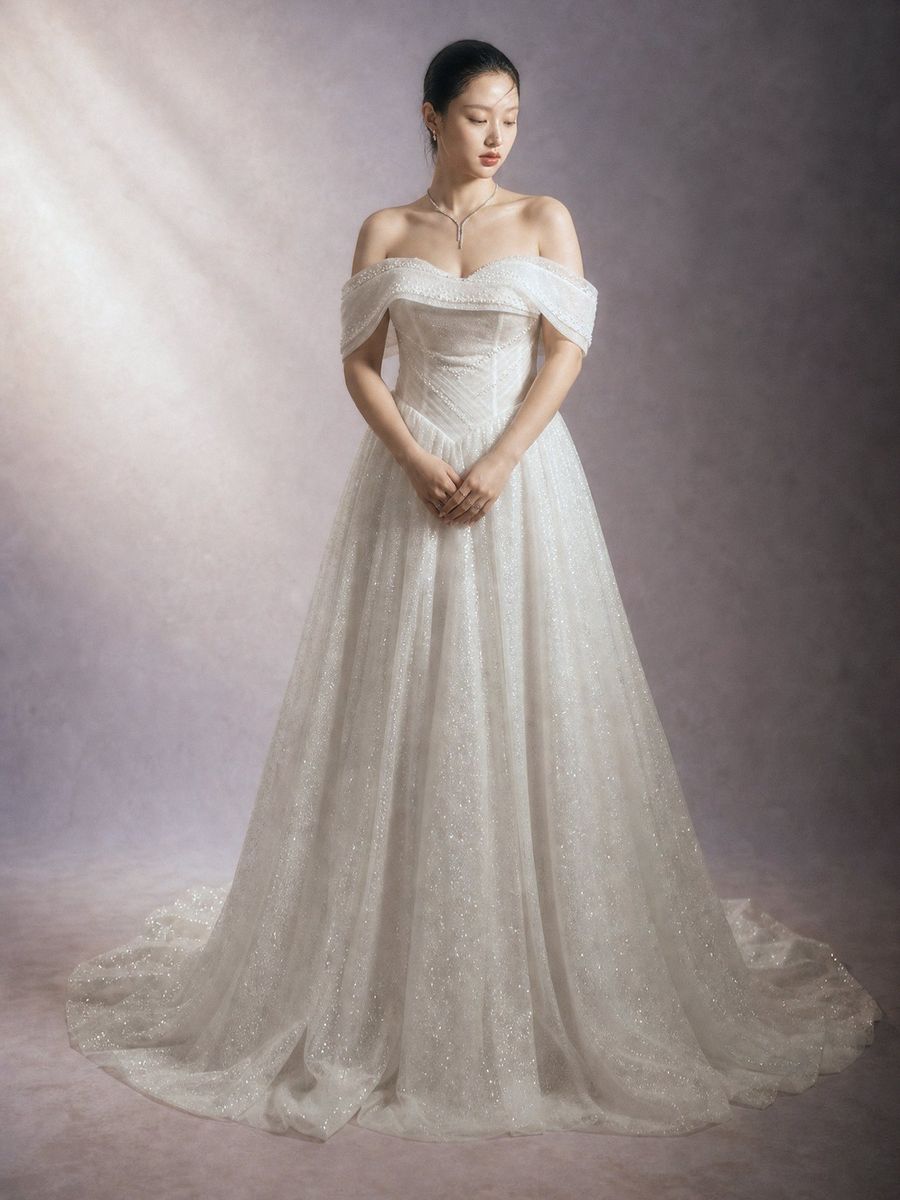 suông kim tuyến trễ vai — BZ-30008 · váy cưới tại Vivian Bridal, TP.HCM