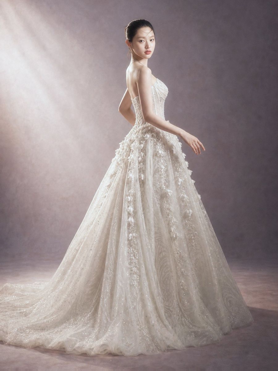 suông ren tay dài đính kết — BZ-30009 · váy cưới tại Vivian Bridal, TP.HCM
