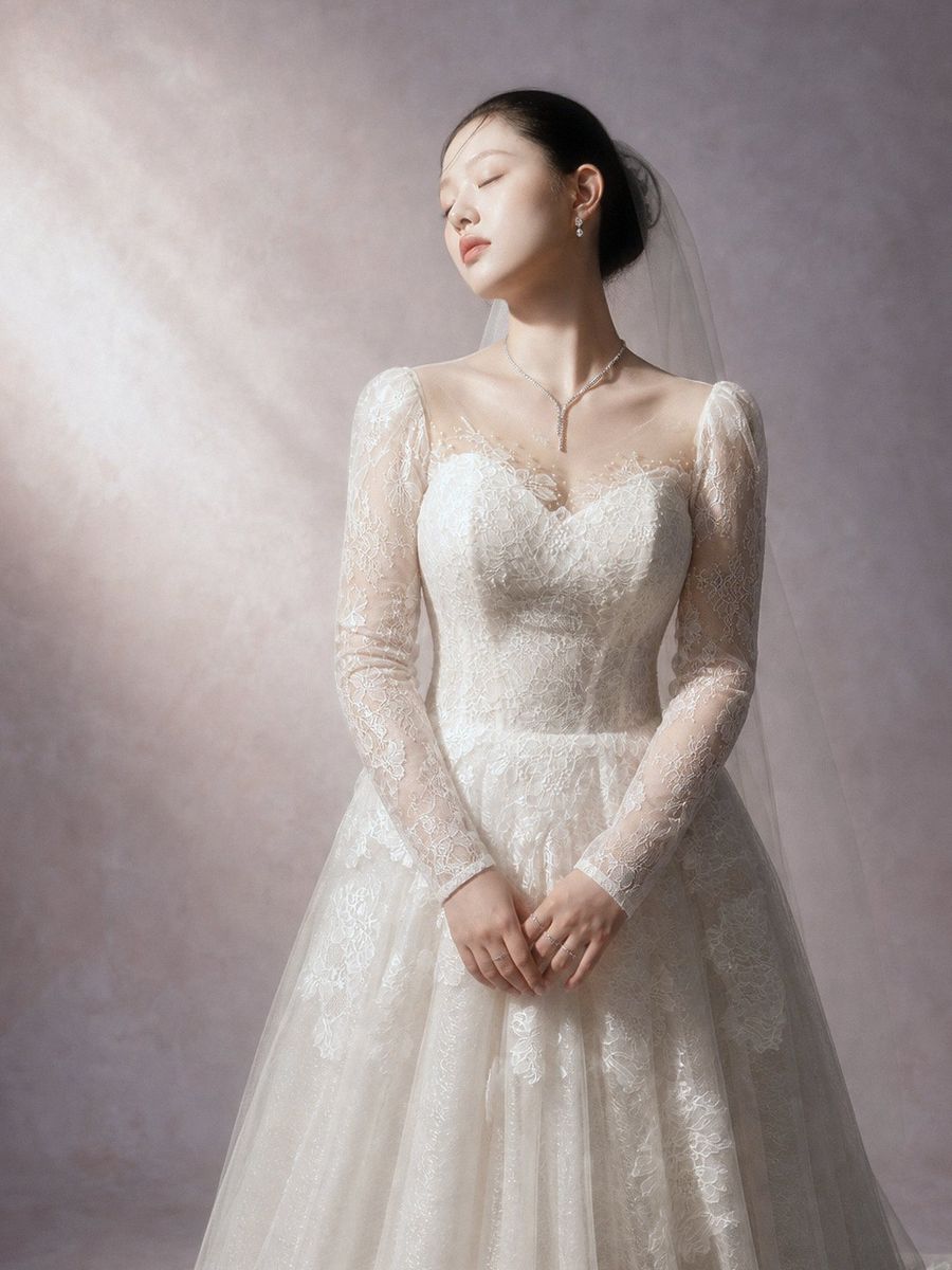 suông ren tay dài — BZ-30010 · váy cưới tại Vivian Bridal, TP.HCM