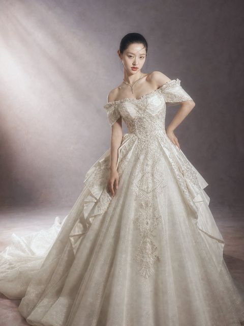 Váy cưới size lớn xoè vi tính trễ vai phối phi đính kết BZ-70003 giá 13.000.000₫ tại Vivian Bridal TP.HCM