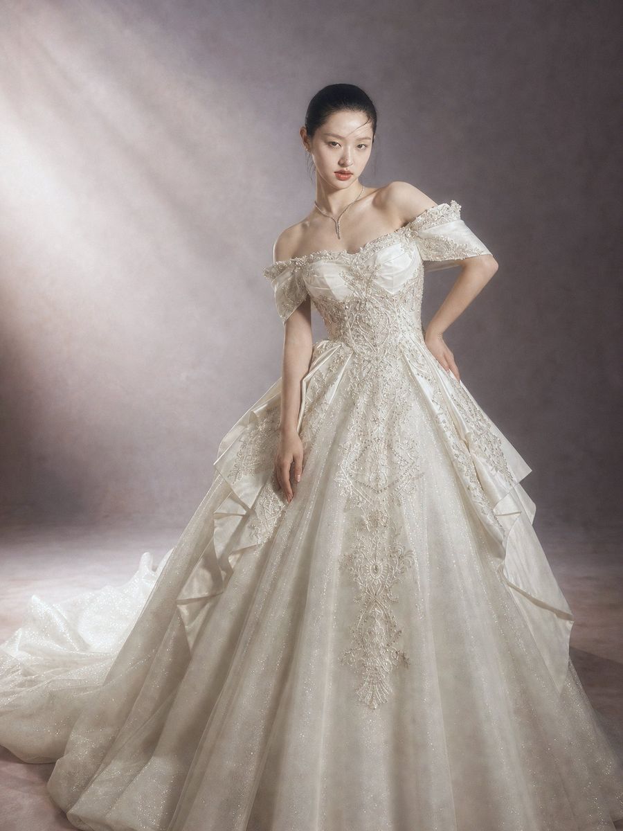 xoè vi tính trễ vai phối phi đính kết — BZ-70003 · váy cưới tại Vivian Bridal, TP.HCM
