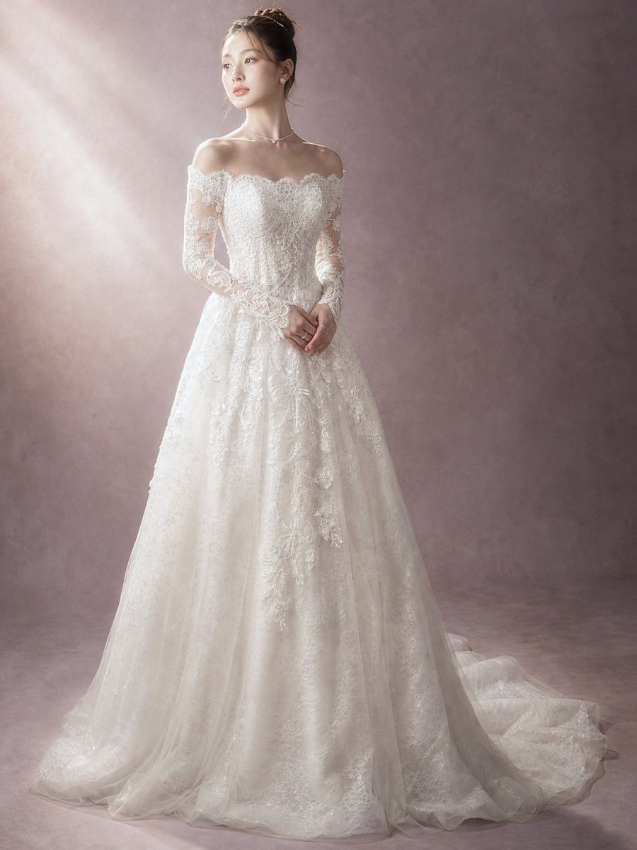 suông ren hoa tay dài — RTW-30004 · váy cưới tại Vivian Bridal, TP.HCM
