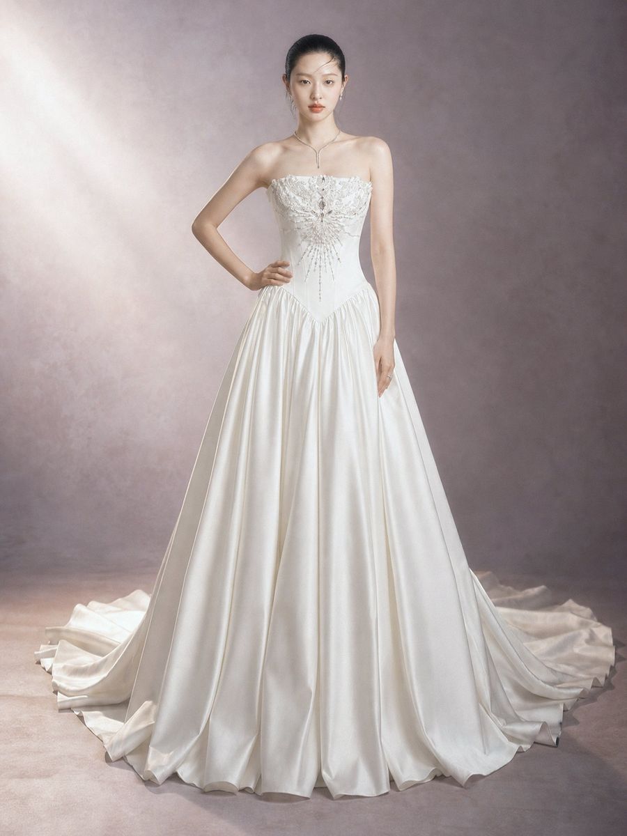 suông satin cúp ngực đính kết — RTW-30005 · váy cưới tại Vivian Bridal, TP.HCM