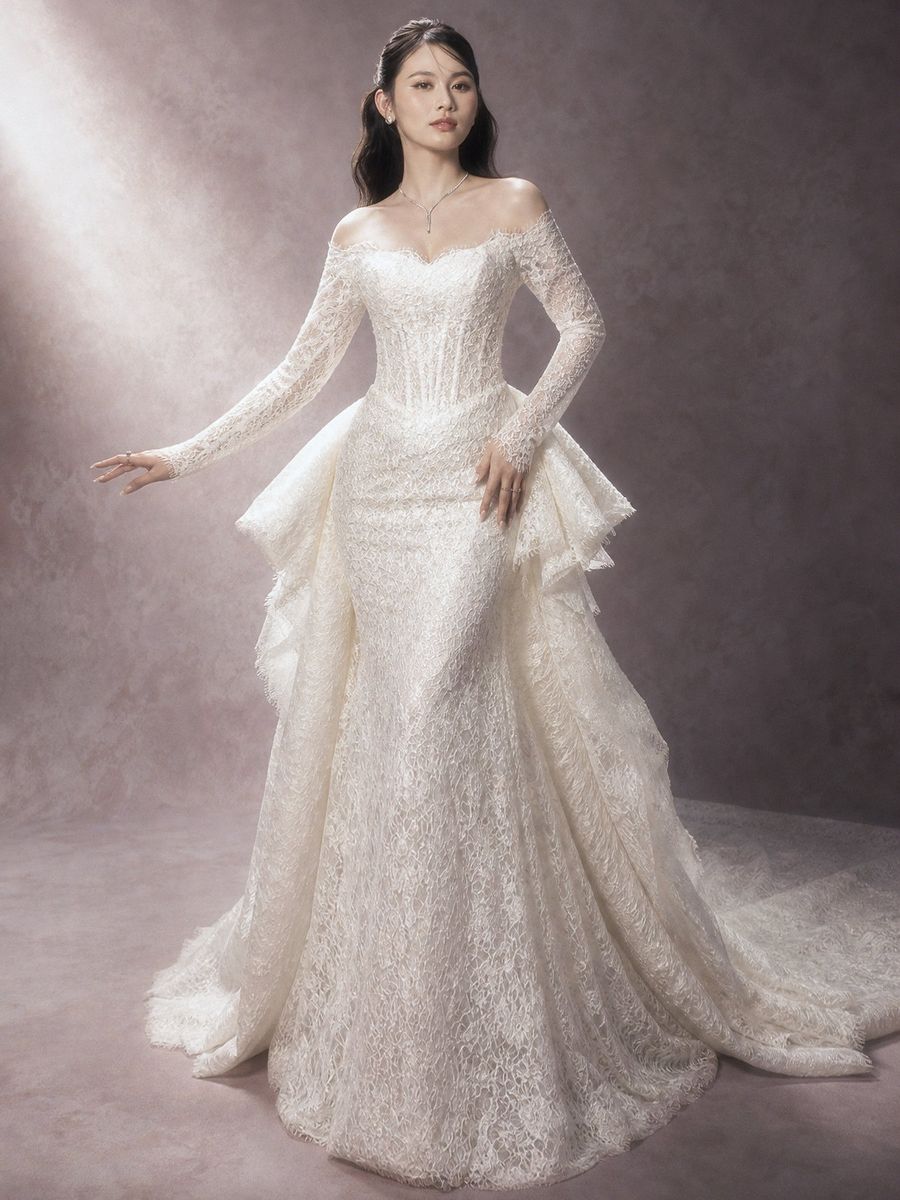cá ren tay dài kèm tà màu nude — RTW-50004 · váy cưới tại Vivian Bridal, TP.HCM