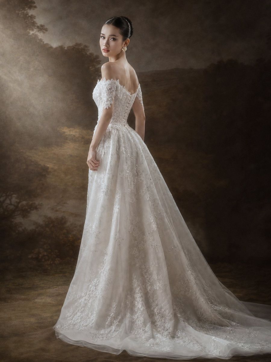 cá ren trễ vai kèm tà — RTW-50007 · váy cưới tại Vivian Bridal, TP.HCM