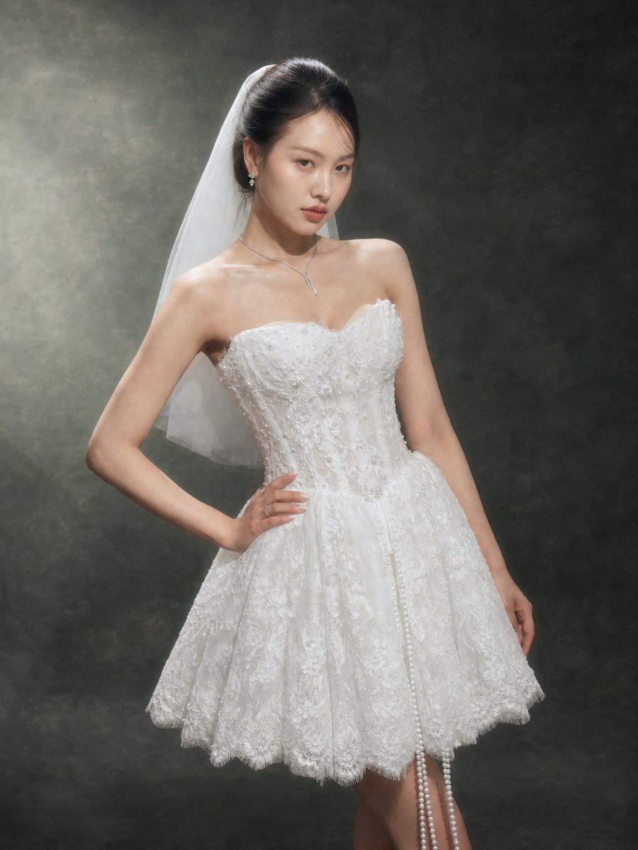 RTW-70004 — váy ngắn ren cúp ngực