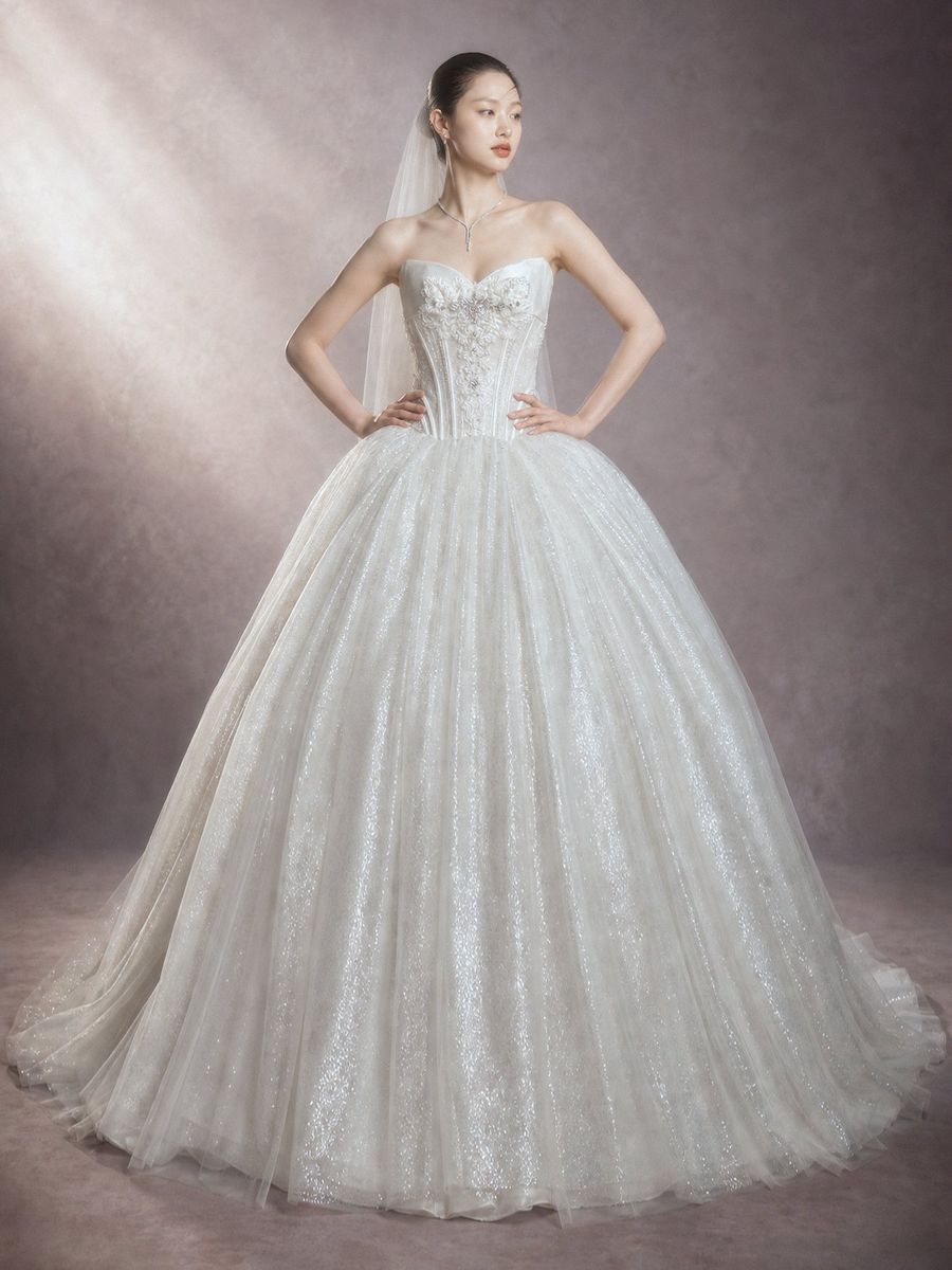 xoè voan cúp ngực — RTW-70010 · váy cưới tại Vivian Bridal, TP.HCM