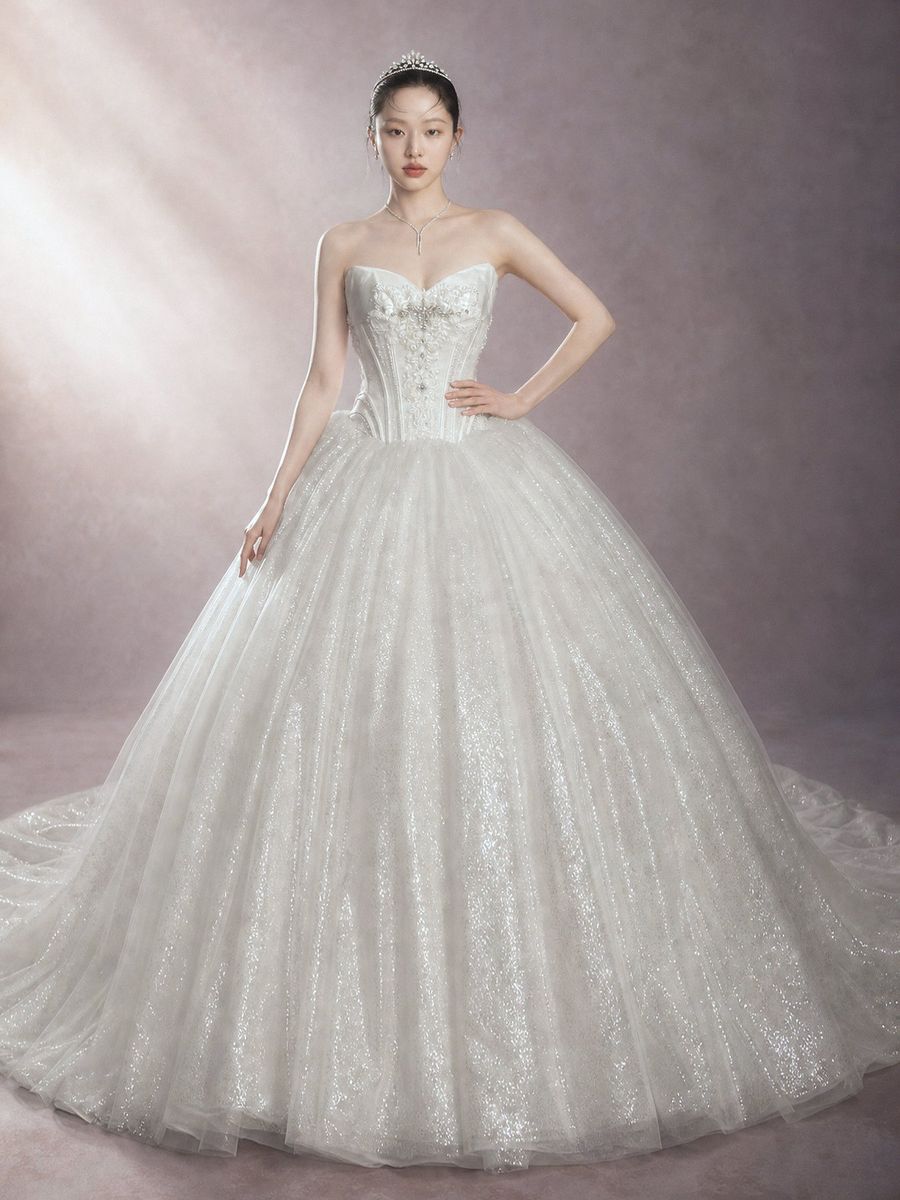 xoè voan cúp ngực — RTW-70010 · váy cưới tại Vivian Bridal, TP.HCM