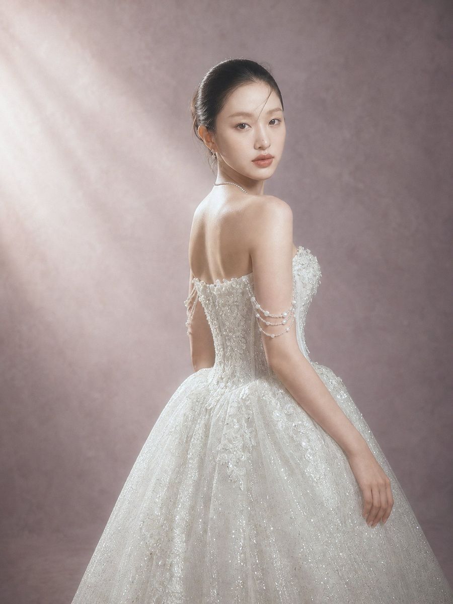 xoè vi tính cúp ngực 2 dây ngọc — RTW-70014 · váy cưới tại Vivian Bridal, TP.HCM