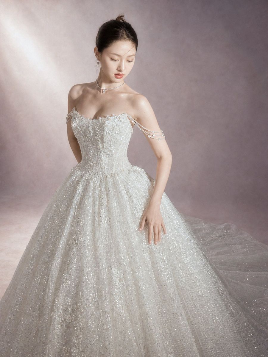 xoè vi tính cúp ngực 2 dây ngọc — RTW-70014 · váy cưới tại Vivian Bridal, TP.HCM