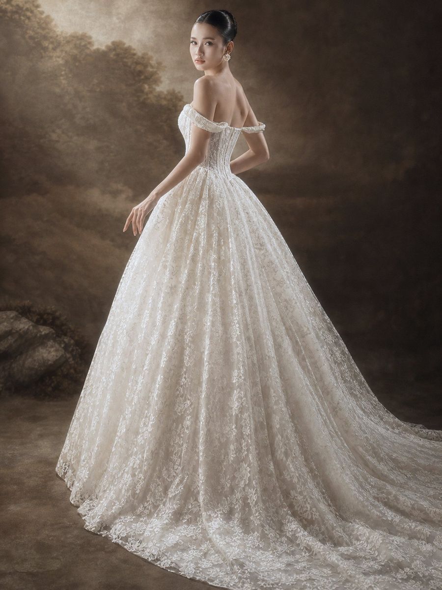 xoè ren trễ vai màu nude — RTW-70018 · váy cưới tại Vivian Bridal, TP.HCM