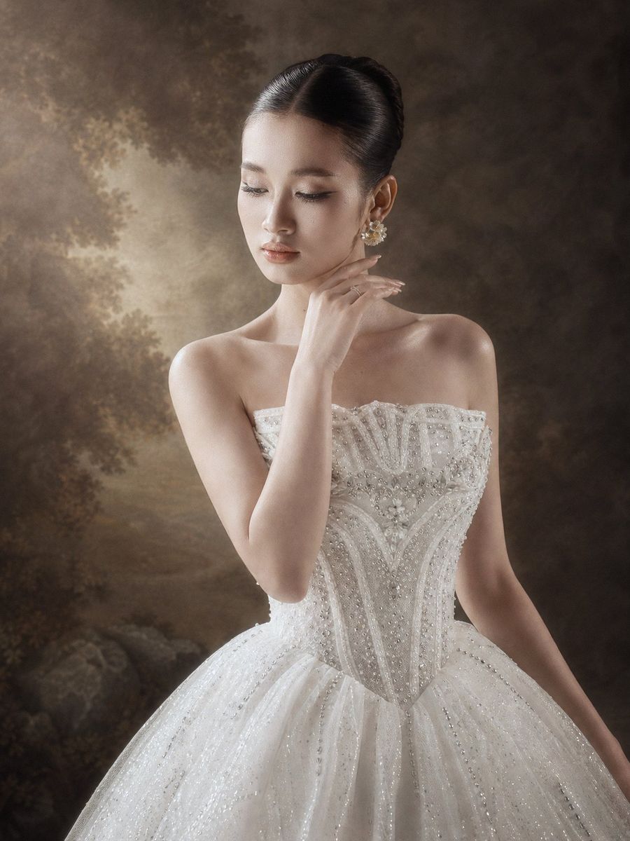 xoè vi tính cúp ngực đính kết — RTW-70019 · 호찌민 Vivian Bridal 웨딩드레스