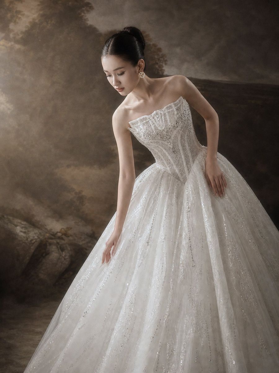 xoè vi tính cúp ngực đính kết — RTW-70019 · 호찌민 Vivian Bridal 웨딩드레스