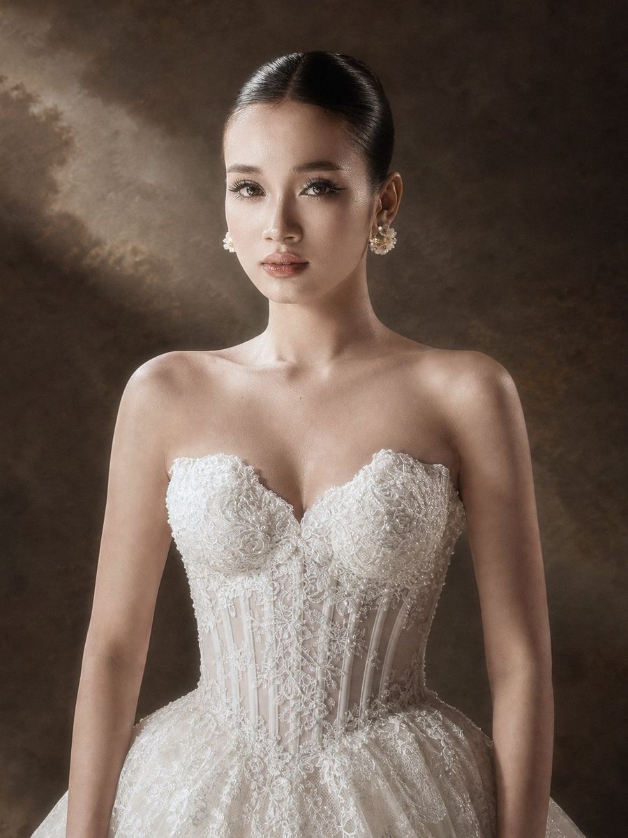 xoè ren cúp ngực corset — RTW-70020 · váy cưới tại Vivian Bridal, TP.HCM