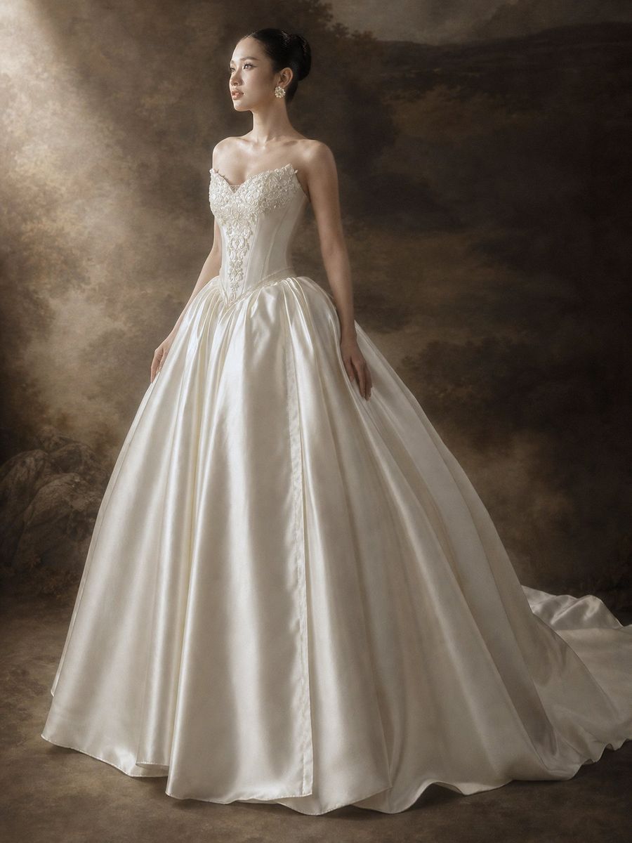 xoè satin cúp ngực đính kết màu kem — RTW-70021 · váy cưới tại Vivian Bridal, TP.HCM
