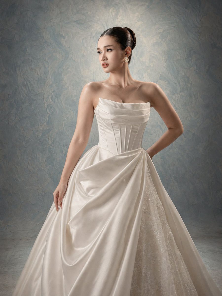 VNCBS-913 — Xoè satin xếp vạt, phối ren