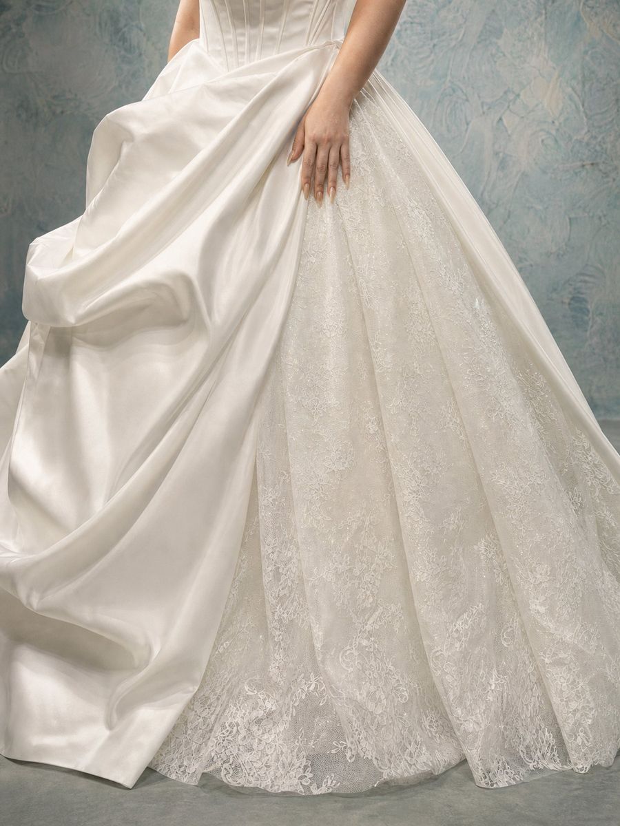 VNCBS-913 — Xoè satin xếp vạt, phối ren