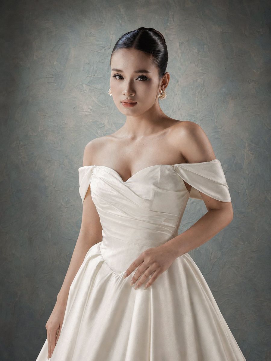 VNCBS-914 — Xoè satin trễ vai, cúp tim