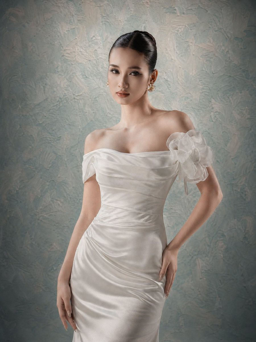 VNCC-677 — Satin trễ vai, hoa vải cầu vai