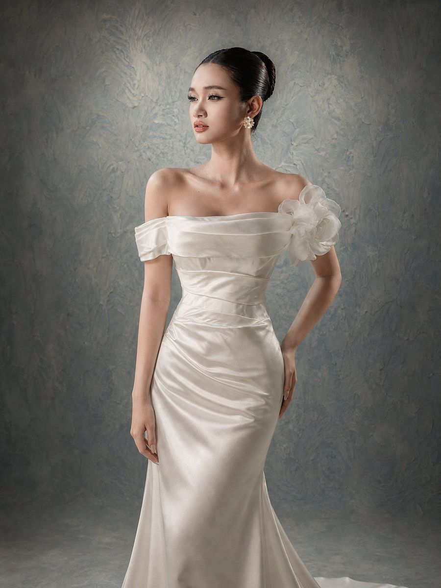 VNCC-677 — Satin trễ vai, hoa vải cầu vai