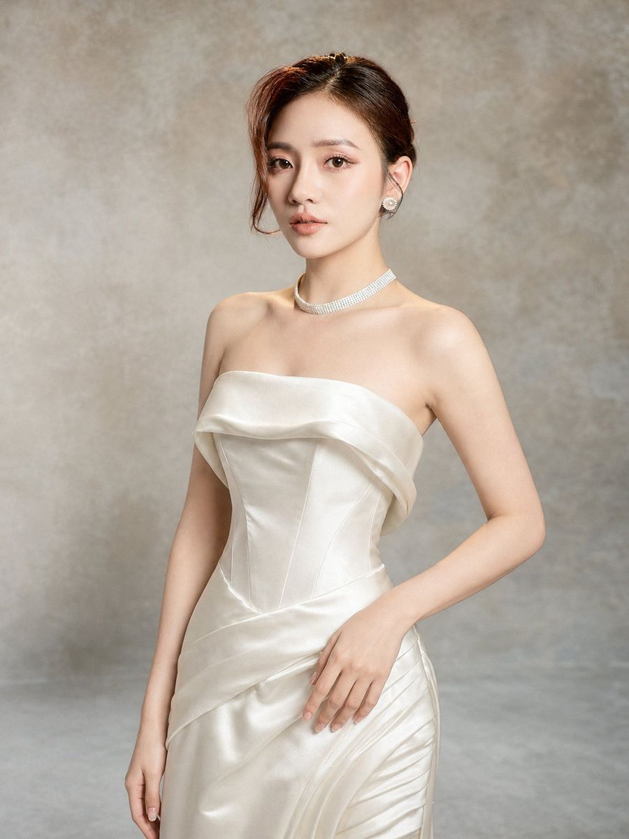 VNCC-779 — Satin trễ vai xẻ tà