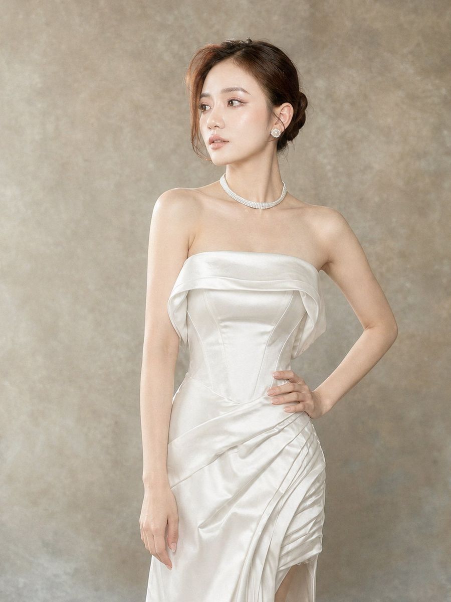 VNCC-779 — Satin trễ vai xẻ tà
