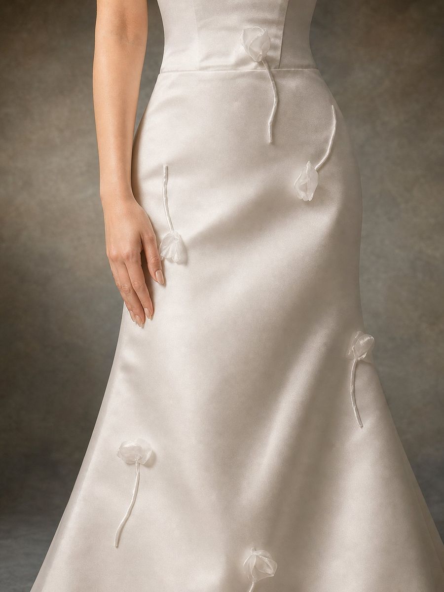 VNCC-V04 — Đuôi cá satin cúp ngực